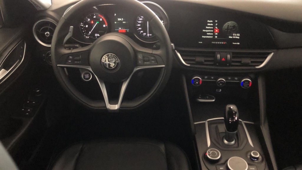 VENDUTA........Alfa Romeo giulia 2.2 at8 150cv super full optional