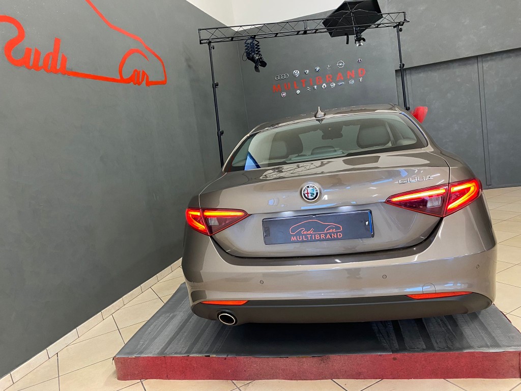 VENDUTA.........ALFA ROMEO  Giulia 2.2 Turbodiesel  