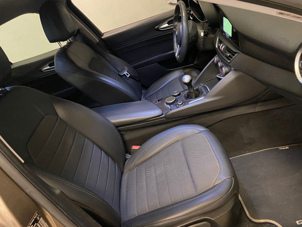 VENDUTA.........ALFA ROMEO  Giulia 2.2 Turbodiesel  